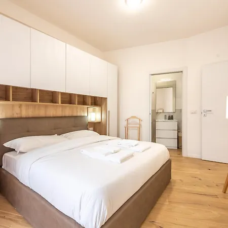 Апартаменты Navigli 2-bedroom And Sofa Bed *