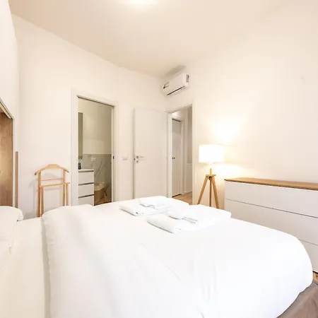 Navigli 2-bedroom And Sofa Bed Милан