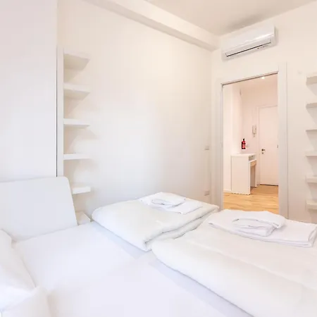 Navigli 2-bedroom And Sofa Bed * Милан