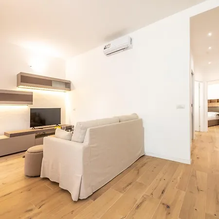 Navigli 2-bedroom And Sofa Bed Апартаменты